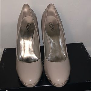 woman hells cream
